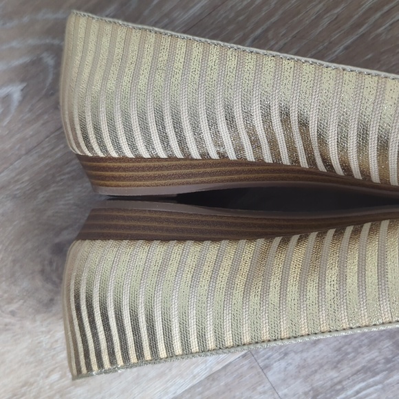Nwot Anne Klein Gold Women's Flats - Picture 10 of 11